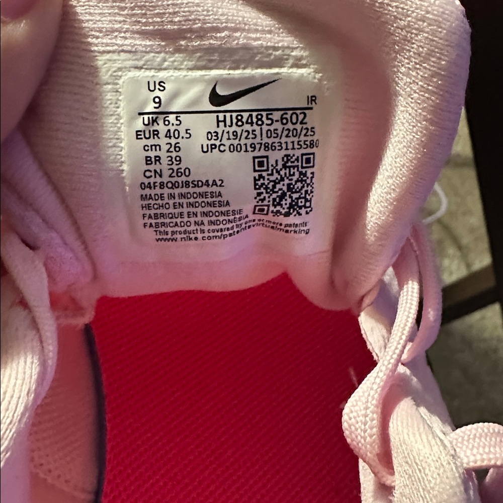 Nike Women's Athletic Shoes in Pink and White - Picture 4 of 6